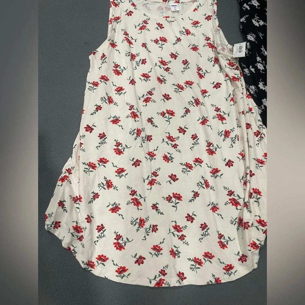 *BUNDLE* 2 Old Navy Women’s Luxe Sleeveless Top Size Small - Picture 3 of 6